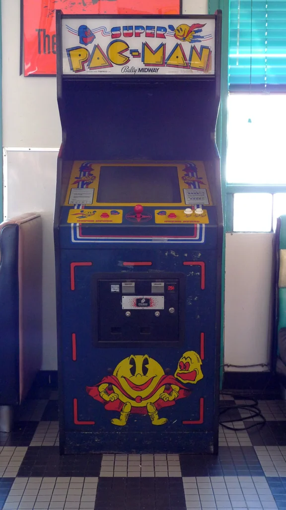 Automat Super Pac-Man firmy Bally Midway